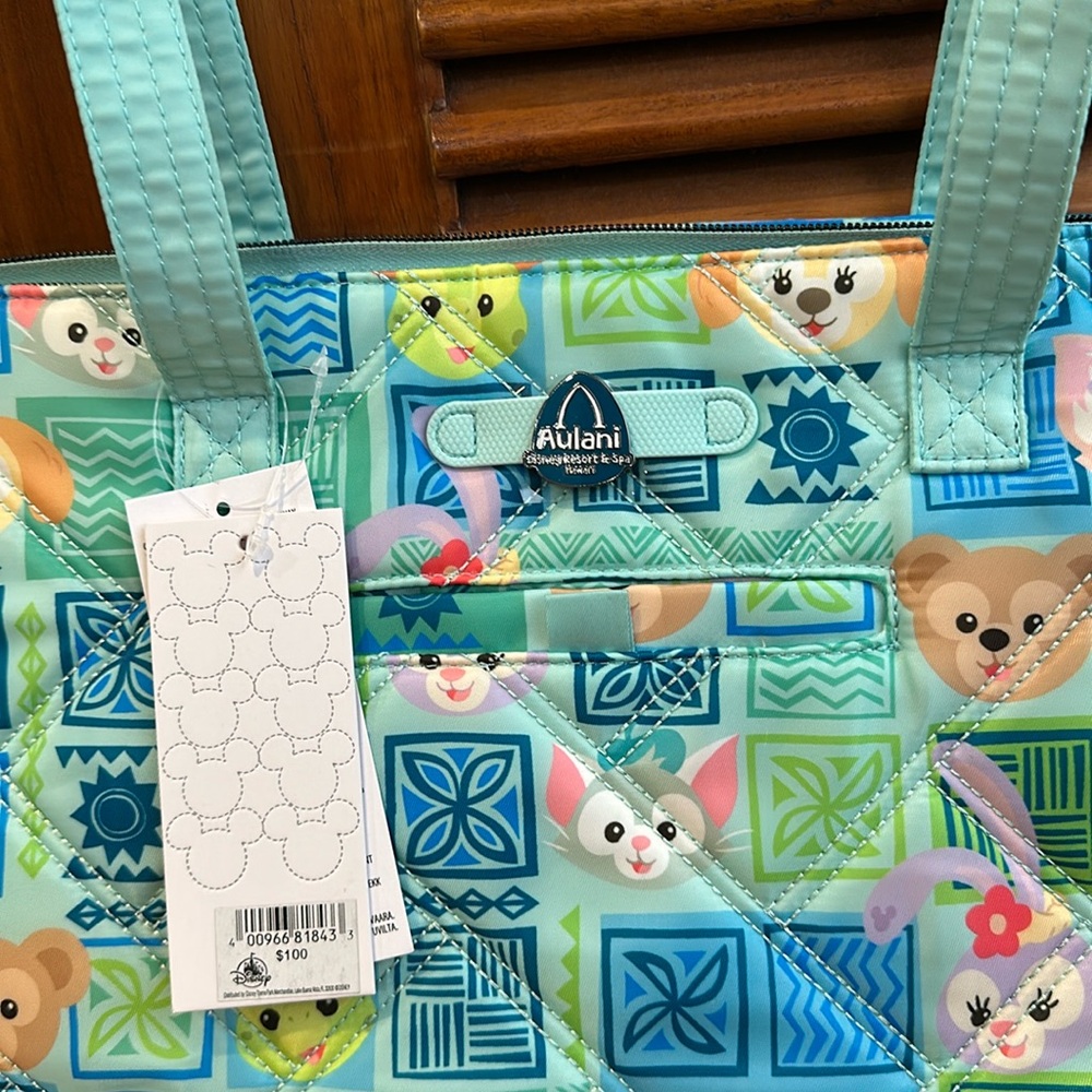 Disney Aulani Duffy Lug tote 16 “ across at top zipper